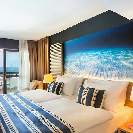 Admiral - By Liburnia &