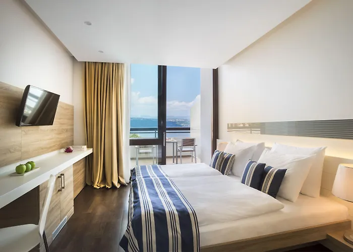 Admiral - By Liburnia &