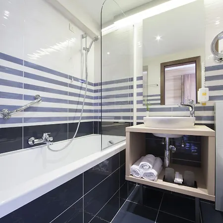 Admiral - By Liburnia & 4*