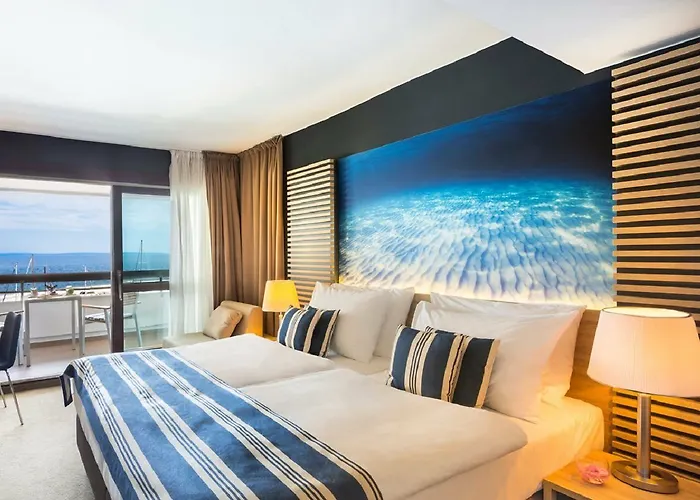 Admiral - By Liburnia &